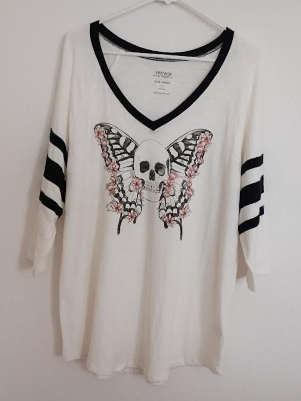VINTAGE BY TORRID SLUB JERSEY TOP SKULL BUTTERFLY CREAM BLACK 3/4 SLEEVES SIZE 1